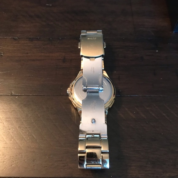 SOLD Guess | Swarovski crystals gold watch with box - Picture 4 of 6